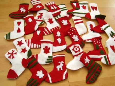 ČLOVÍČKOVY krabičky, botičky a plsť